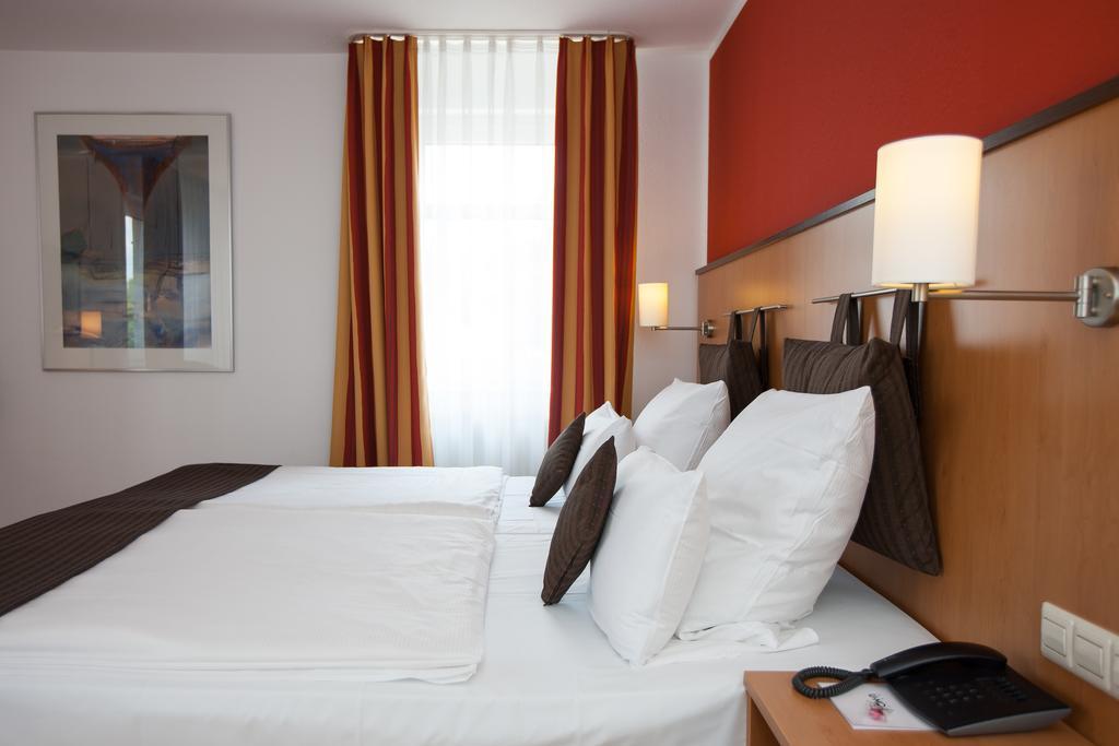 Centro Hotel U-No1, Trademark Collection By Wyndham Großbettlingen Extérieur photo