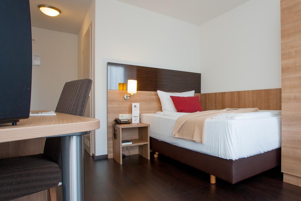 Centro Hotel U-No1, Trademark Collection By Wyndham Großbettlingen Extérieur photo